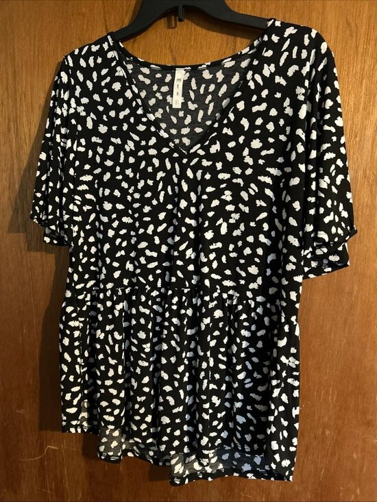 mts Tops - MTS Black with Cream Print Drop Ruffle Waist Top Large NWOT